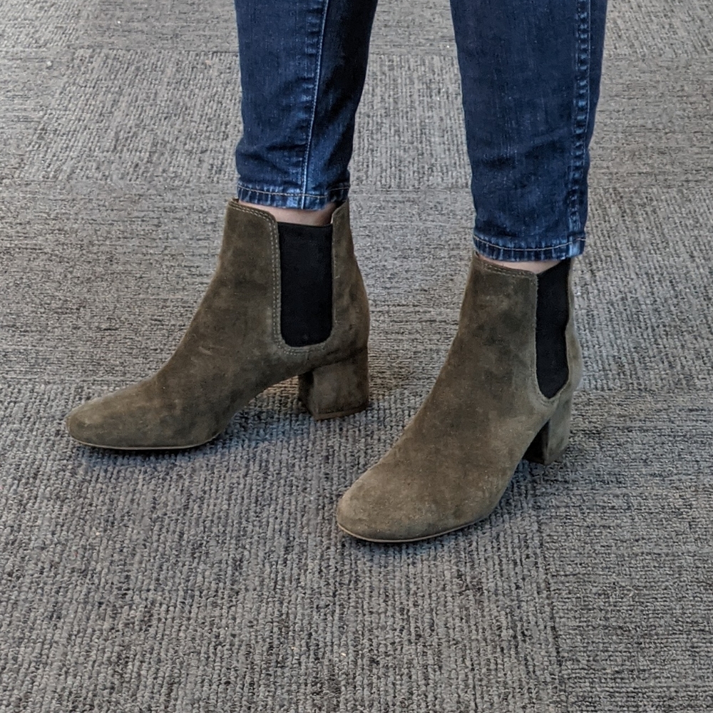 Madewell Chelsea Boots in Suede